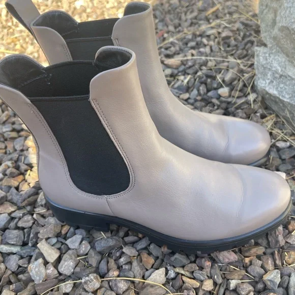 Ecco Women's Ankle Boots in Taupe and Black - Picture 7 of 10